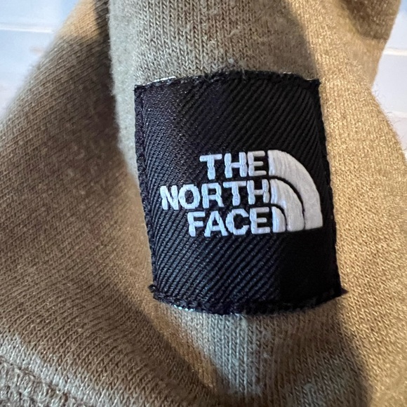 The North face men’s medium pullover, crewneck shirt, EUC, olive green outdoors - Picture 3 of 7